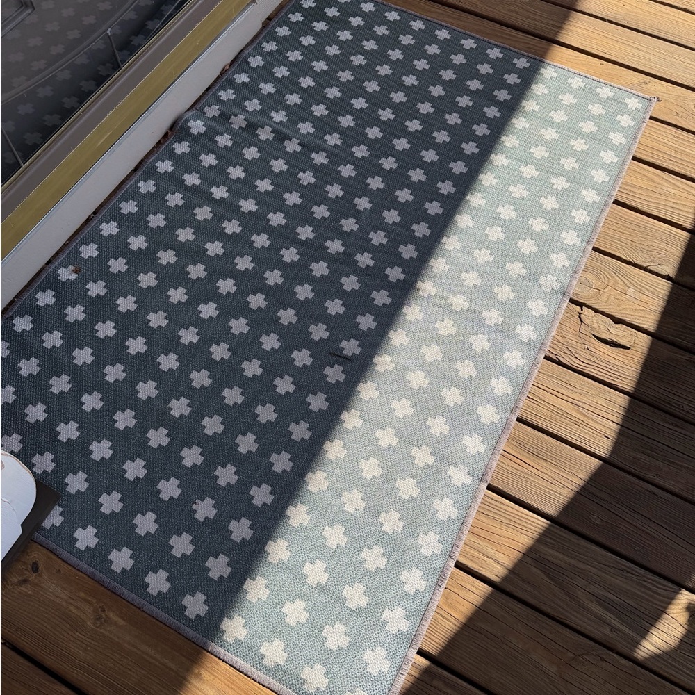 RUGGABLE Outdoor Adde Black RugWashable Rug Cover 3'x5' PREOWNED - Picture 2 of 5
